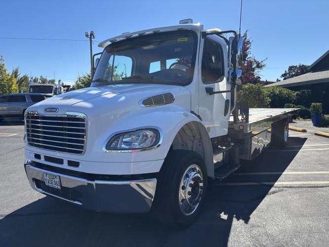 FREIGHTLINER BUSINESS CLASS M2 106