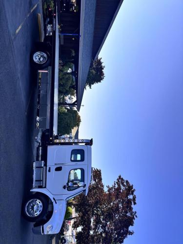 FREIGHTLINER BUSINESS CLASS M2 106 PLUS