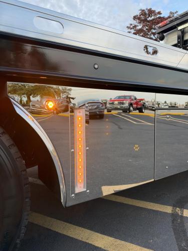 FREIGHTLINER BUSINESS CLASS M2 106 PLUS