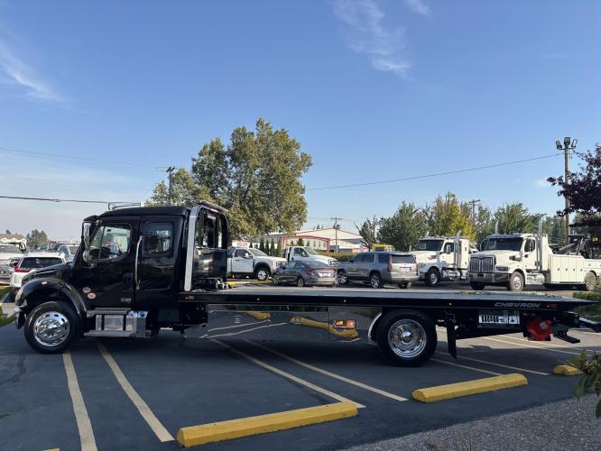 FREIGHTLINER BUSINESS CLASS M2 106 PLUS