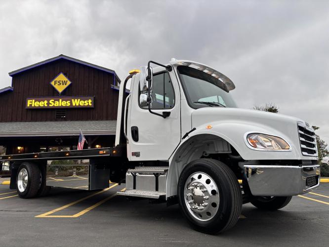 FREIGHTLINER BUSINESS CLASS M2 106 PLUS