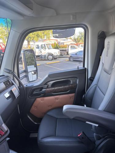 KENWORTH T880