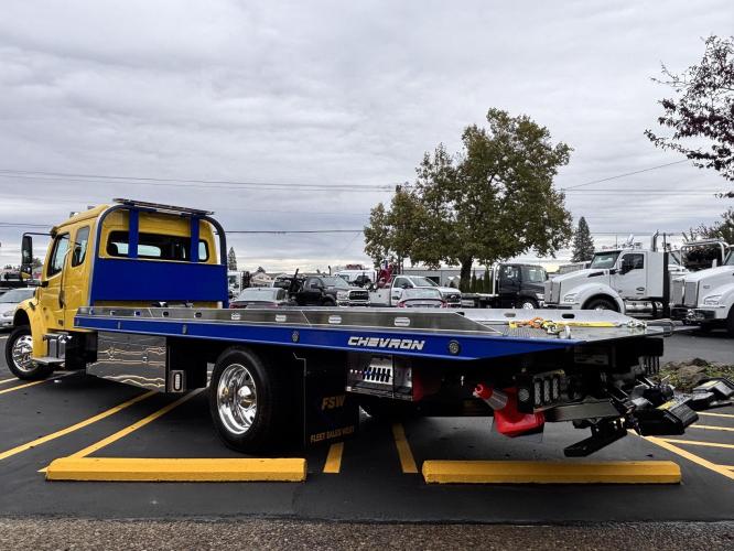 FREIGHTLINER BUSINESS CLASS M2 106 PLUS