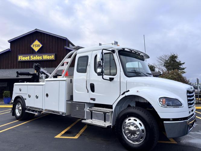 FREIGHTLINER BUSINESS CLASS M2 106 PLUS