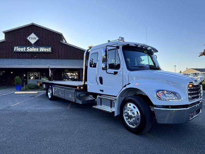 FREIGHTLINER BUSINESS CLASS M2 106 PLUS
