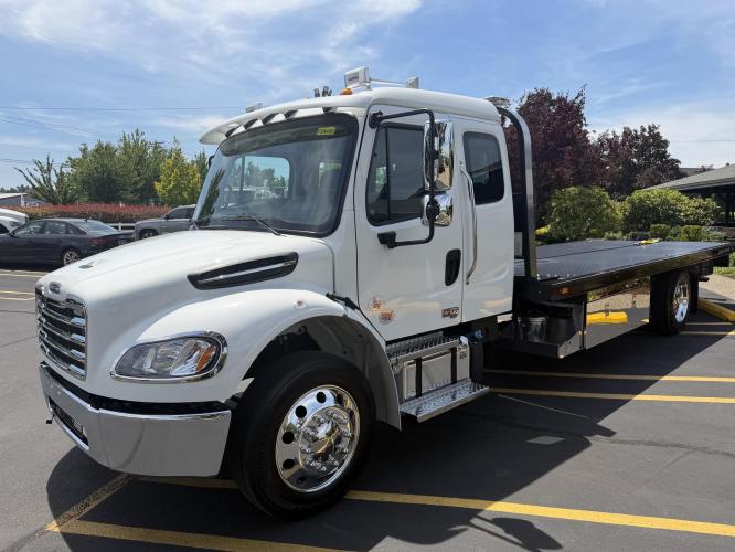 FREIGHTLINER BUSINESS CLASS M2 106 PLUS