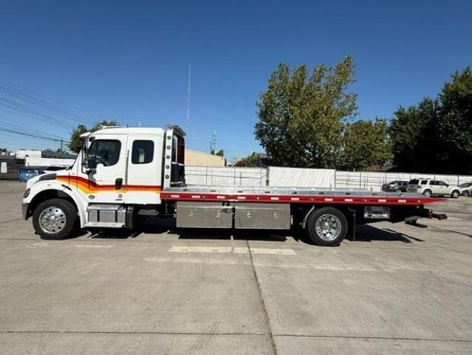 FREIGHTLINER BUSINESS CLASS M2 106