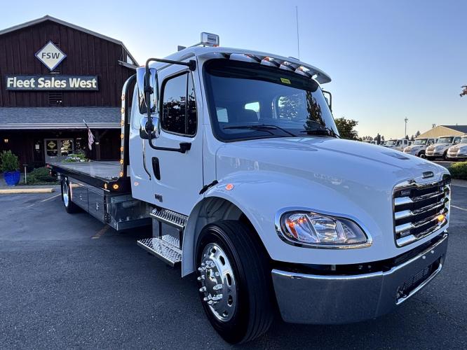 FREIGHTLINER BUSINESS CLASS M2 106 PLUS