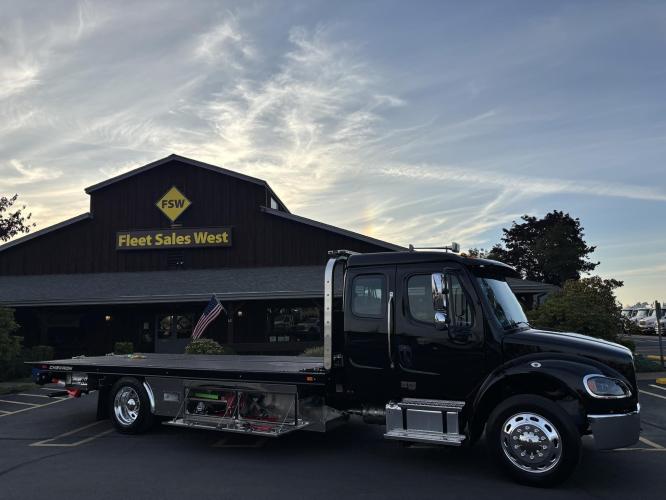 FREIGHTLINER BUSINESS CLASS M2 106 PLUS