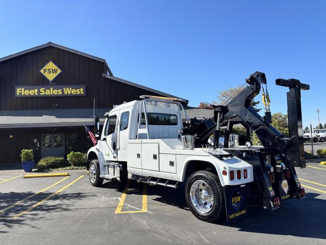 FREIGHTLINER BUSINESS CLASS M2 106 PLUS