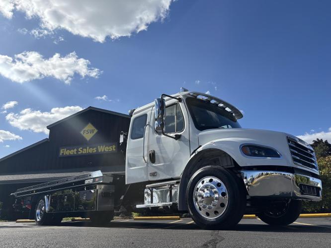 FREIGHTLINER BUSINESS CLASS M2 106 PLUS