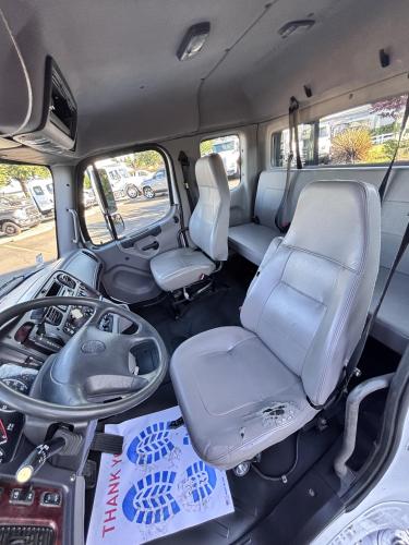 FREIGHTLINER BUSINESS CLASS M2 106