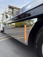 FREIGHTLINER BUSINESS CLASS M2 106 PLUS