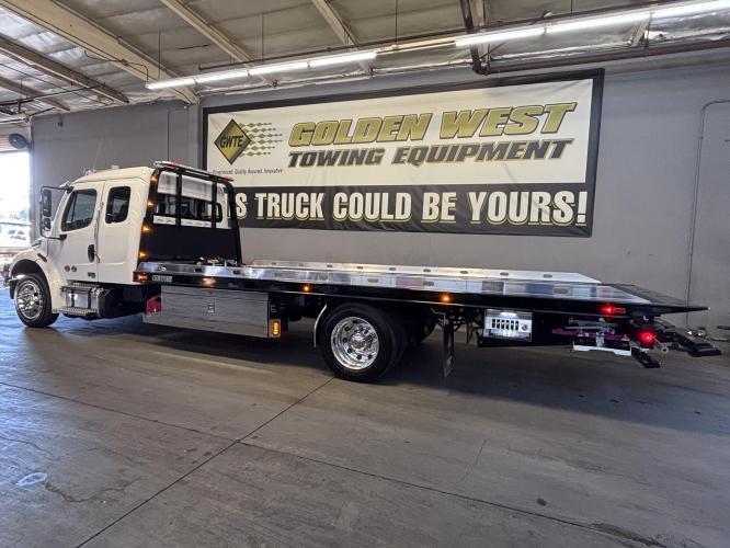 FREIGHTLINER BUSINESS CLASS M2 106 PLUS