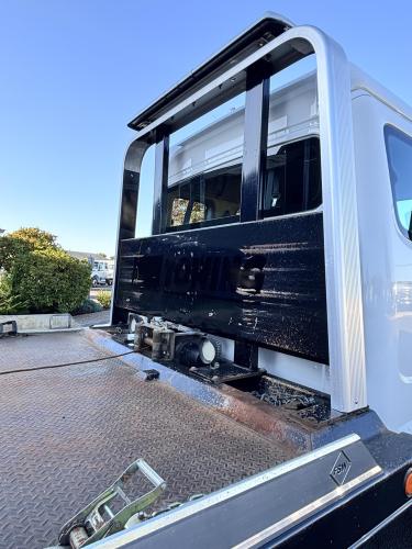 FREIGHTLINER BUSINESS CLASS M2 106