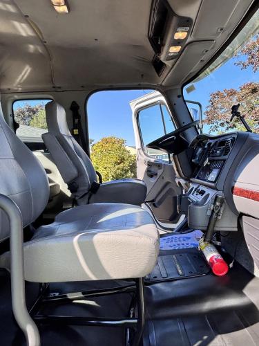 FREIGHTLINER BUSINESS CLASS M2 106