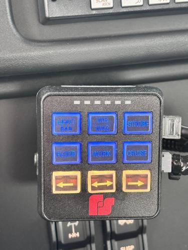 FREIGHTLINER BUSINESS CLASS M2 106 PLUS