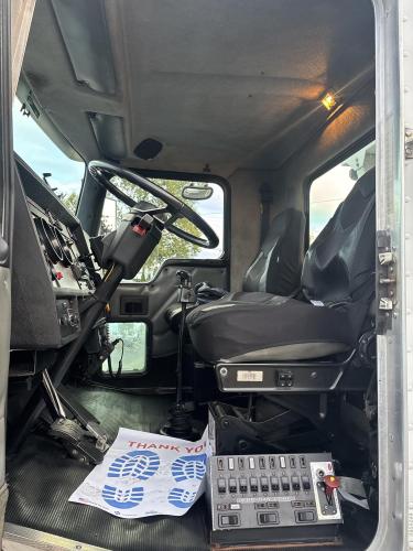 KENWORTH T300