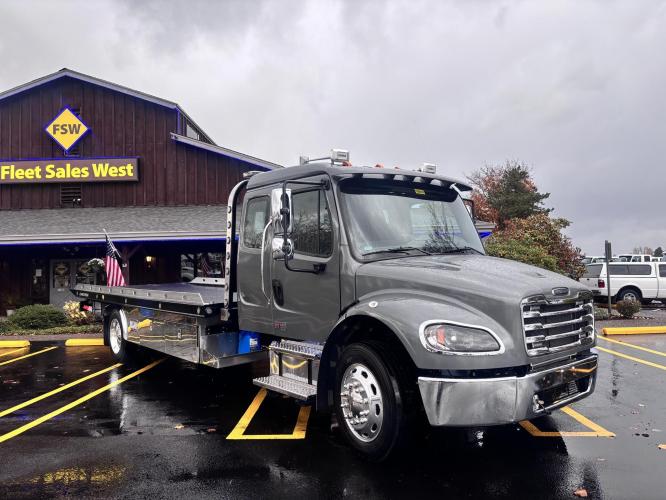 FREIGHTLINER BUSINESS CLASS M2 106 PLUS