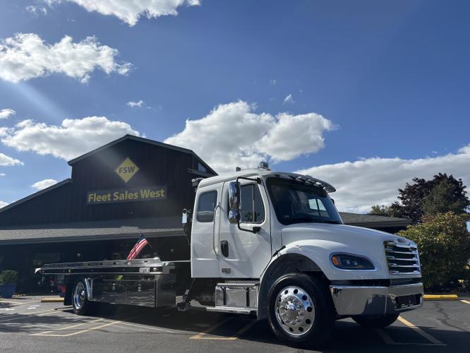 FREIGHTLINER BUSINESS CLASS M2 106 PLUS