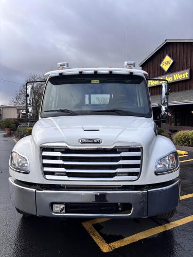 FREIGHTLINER BUSINESS CLASS M2 106 PLUS