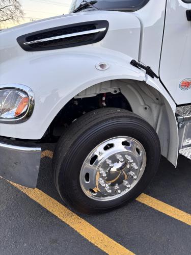 FREIGHTLINER BUSINESS CLASS M2 106 PLUS