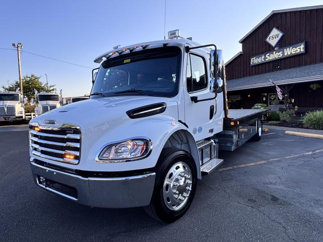 FREIGHTLINER BUSINESS CLASS M2 106 PLUS