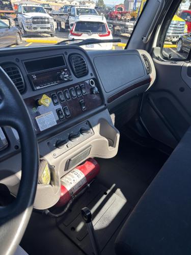 FREIGHTLINER BUSINESS CLASS M2 106