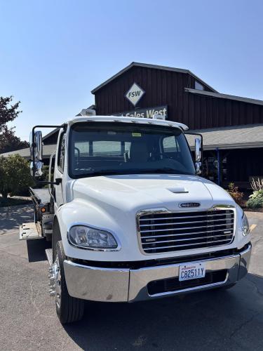 FREIGHTLINER BUSINESS CLASS M2 106