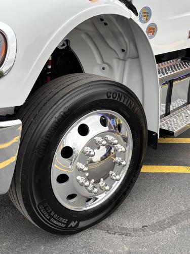 FREIGHTLINER BUSINESS CLASS M2 106 PLUS