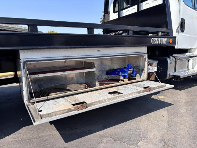 FREIGHTLINER BUSINESS CLASS M2 106