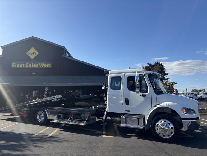 FREIGHTLINER BUSINESS CLASS M2 106 PLUS
