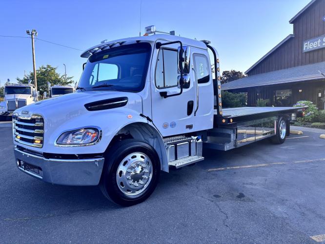 FREIGHTLINER BUSINESS CLASS M2 106 PLUS