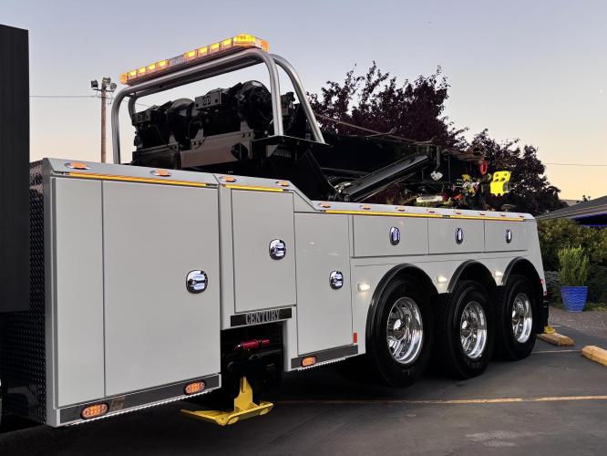 KENWORTH T880