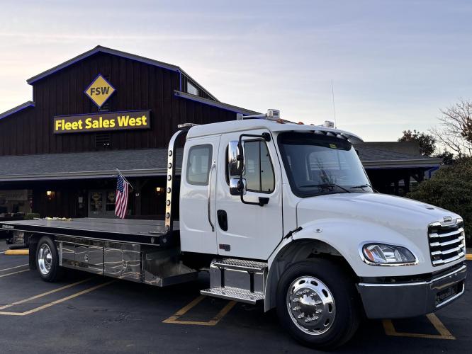 FREIGHTLINER BUSINESS CLASS M2 106 PLUS