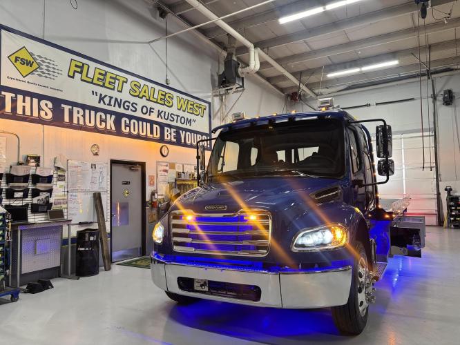 FREIGHTLINER BUSINESS CLASS M2 106 PLUS