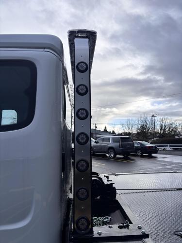 FREIGHTLINER BUSINESS CLASS M2 106 PLUS