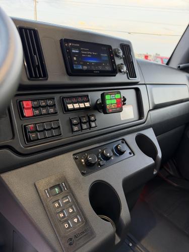 FREIGHTLINER BUSINESS CLASS M2 106 PLUS