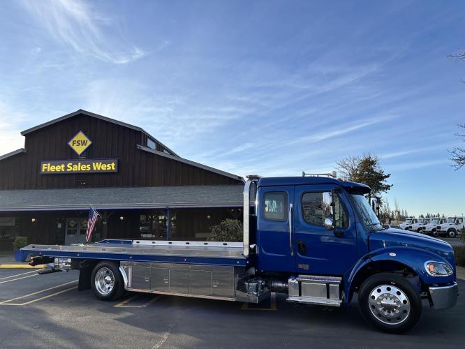 FREIGHTLINER BUSINESS CLASS M2 106 PLUS