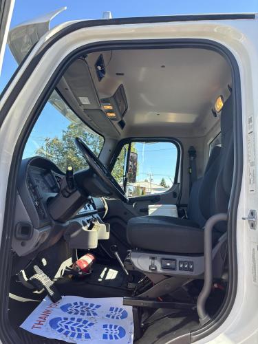 FREIGHTLINER BUSINESS CLASS M2 106