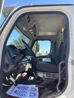 FREIGHTLINER BUSINESS CLASS M2 106
