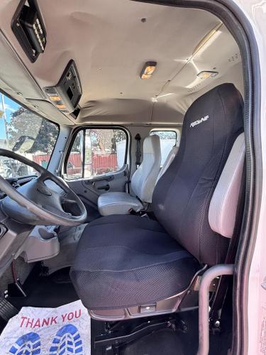 FREIGHTLINER BUSINESS CLASS M2 106