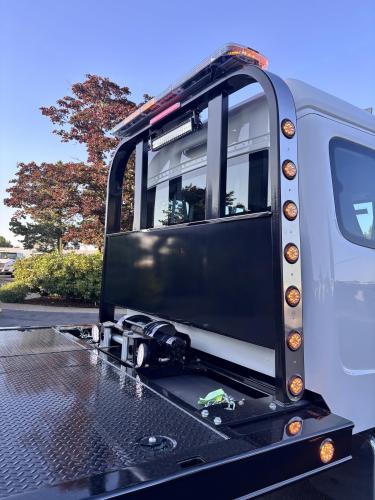 FREIGHTLINER BUSINESS CLASS M2 106 PLUS