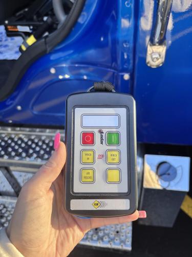 FREIGHTLINER BUSINESS CLASS M2 106 PLUS