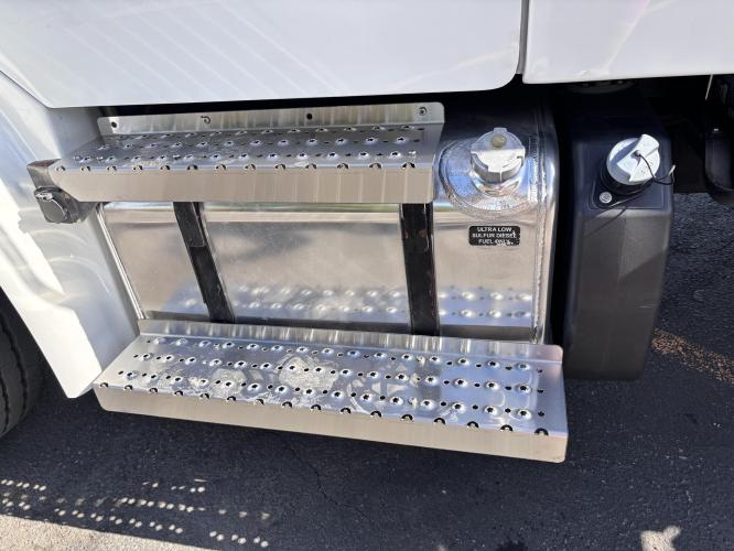 FREIGHTLINER BUSINESS CLASS M2 106