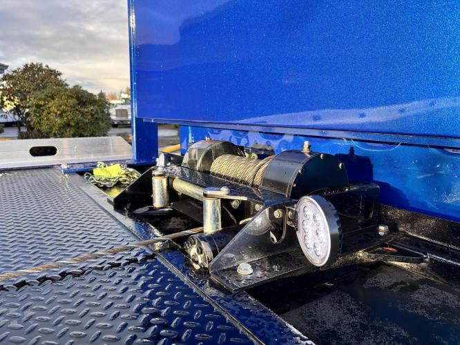 FREIGHTLINER BUSINESS CLASS M2 106 PLUS