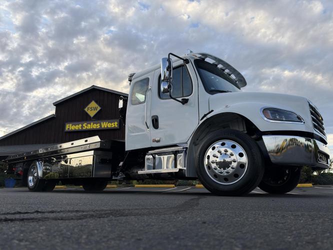 FREIGHTLINER BUSINESS CLASS M2 106 PLUS