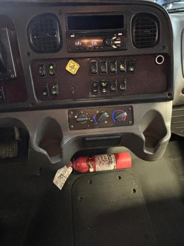 FREIGHTLINER BUSINESS CLASS M2 106