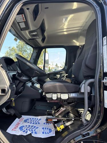 FREIGHTLINER BUSINESS CLASS M2 106 PLUS
