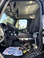 FREIGHTLINER BUSINESS CLASS M2 106 PLUS